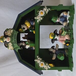Vintage Enesco Mary's Moo Moos /John Deere Barn with Collectible Figurines